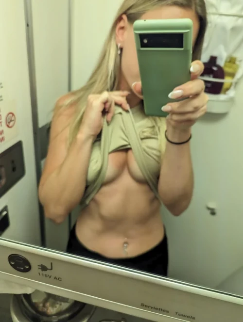 i hope you like selfies from the airplane v0 7bzigfbbffhc1