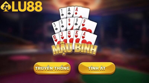 Mau binh - Game bai ca cuoc dinh cao cuc hap dan

Mậu binh là một trong những game bài cực hay được nhiều người yêu thích. Trò chơi mang đầy tính trí tuệ được thể hiện rõ nét qua lối chơi độc đáo. Bên cạnh đó bạn cũng cần phải tích lũy những kinh nghiệm nhất định để đạt hiệu quả cá cược. Những thông tin chi tiết về trò chơi thú vị này sẽ được nhà cái Lu88 chia sẻ trong bài viết sau.

Mậu binh là tựa game đánh bài hấp dẫn.
Mậu binh là tựa game đánh bài hấp dẫn.
Giới thiệu chung về Mậu binh
Mậu binh còn được biết đến với tên gọi khác là thập tam cúc hay xập xám. Đây vốn là trò chơi đánh bài cổ xưa của người Việt Nam được nhiều người ưa chuộng. Nó phát triển cách chơi dựa trên bộ bài 52 lá với tối đa 4 người tham gia một bàn. Trong đó mỗi người được nhận 13 quân bài để sắp xếp thành 3 chi khác nhau. Số lượng lá bài tại chi thứ nhất và thứ 2 đều là 5. Riêng chi thứ 3 chỉ được tạo thành bởi 3 lá bài. 

Nguyên tắc cơ bản để xếp bài là chi trước phải mạnh hơn chi sau. Tức là sức mạnh chi 1 > chi 2 > chi 3 theo liên kết bất kỳ. Khi hết thời gian xếp bài, tất cả người chơi sẽ so sánh và tính tiền theo từng chi. Đây là trò chơi tư duy logic và đòi hỏi phải thật nhanh tay nhanh mắt. Bạn có thể áp dụng linh hoạt các chiến thuật để mang lại hiệu quả bất ngờ. Trò chơi này đã được phát triển thành Mậu binh online và chơi dễ dàng qua mạng internet.

Game bài có tối đa 4 người tham gia.
Game bài có tối đa 4 người tham gia.
Luật chơi Mậu binh chi tiết
Hiểu rõ luật chơi Mậu binh là bí quyết quan trọng để tạo nên chiến thắng. Trong đó 4 yếu tố cần chú ý bao gồm: 

Liên kết lá bài trong Mậu binh 
Các loại Mậu binh sử dụng 52 lá bài trong bộ tú lơ khơ quen thuộc. Giá trị tăng dần từ 2 đến A và xếp thành 10 liên kết khác nhau. Trong đó thứ tự sức mạnh từ thấp tới cao lần lượt như sau: 

Mậu thầu: Các lá bài đơn lẻ và rời rạc, không thể tạo thành bất cứ liên kết nào cả. Ví dụ 5 rô, 6 cơ, 8 bích, K tép, A rô.
Đôi: 2 lá bài bất kỳ có cùng trị số với nhau như 8 rô và 8 tép. 
Thú: 2 đôi trong cùng một chi bài, ví dụ 5 bích, 5 cơ và J rô, J bích.
Sám: 3 lá bài cùng trị số như 4 rô, 4 cơ, 4 tép.
Sảnh: 5 lá bài nối tiếp giá trị và khác chất. Ví dụ 6 rô, 7 tép, 8 rô, 9 bích và 10 cơ. 
Thùng: 5 lá bài bất kỳ không cần nối tiếp giá trị nhưng cần có cùng chất. Ví dụ 3 bích, 6 bích, 7 bích, 10 bích, Q bích. 
Cù lũ: 5 lá bài bao gồm 1 sám kết hợp với 1 đôi. Ví dụ 8 bích, 8 rô, 8 cơ và A tép, A cơ. 
Tứ quý: 4 lá bài cùng trị số như J rô, J cơ, J bích và J tép. 
Sảnh đồng chất: 5 lá bài cùng chất có giá trị liên tiếp nhau. Ví dụ: 7 rô, 8 rô, 9 rô, 10 rô và J rô.
Thùng phá sảnh: 5 lá bài liên tiếp kéo dài tới A và cùng chất. Ví dụ 10 cơ, J cơ, Q cơ, K cơ và A cơ.
Mậu binh có đa dạng bộ bài.
Mậu binh có đa dạng bộ bài.
Luật đánh bài Mậu binh
Một ván cược Mậu binh diễn ra khi bàn chơi có từ 2 đến 4 người cùng sẵn sàng. Trong đó mỗi người được chia 13 lá bài và xếp ngẫu nhiên thành 3 chi. Trong đó chi 1 và chi 2 có 5 lá bài, còn chi 3 bao gồm 3 lá. Người chơi có thời gian nhất định để sắp xếp lại bài sao cho chi sau yếu hơn chi trước. Cuối cùng các bộ bài sẽ được so sánh theo liên kết của từng chi để tiến hành trả thưởng.  

Trường hợp thắng trắng với Mậu binh online
Khi tìm hiểu Mậu binh cái gì lớn nhất có thể thấy 6 trường hợp thắng trắng rất thú vị. Người chơi không cần phải sắp xếp và so sánh bài cũng giành được chiến thắng tuyệt đối. Trong đó 6 khả năng thắng trắng sẽ có mức độ ưu tiên từ cao xuống thấp như sau:

Rồng cuốn: 13 lá bài cùng chất có giá trị từ 2, 3, 4 đến K, A, thắng 24 lần tiền cược.
Sảnh rồng: 13 lá bài từ 2 đến A nhưng không cần cùng chất với nhau, thanh toán 12 lần cược.
5 đôi 1 sám: 5 đôi và 1 bộ ba cùng xuất hiện trong một bộ bài, thưởng 6 lần tiền cược.
Lục phé bôn: 6 đôi và 1 lá bài rác trong một bộ bài, thưởng 3 lần tiền cược.
Ba thùng: 3 thùng xuất hiện ở 3 chi, thưởng 3 lần tiền cược.
Ba sảnh: 3 sảnh xuất hiện trên cả 3 chi, thưởng 3 lần tiền cược.
Cách trả thưởng trong Mậu binh
Khi có người thắng trắng thì người đó được nhận thưởng ngay mà không cần so sánh điểm. Còn những người còn lại sẽ so bài theo từng chi, bắt đầu từ chi 1 tới chi 2, 3. Người nào thắng sẽ nhận được 1 lần tiền cược từ người thua. Trường hợp thắng cả 3 chi được gọi là bắt sập hầm và ăn 9 lần tiền cược. 

Quá trình trả thưởng trong game
Quá trình trả thưởng trong game

Mậu binh chính là trò chơi đánh bài thú vị được rất nhiều người quan tâm và yêu thích. Chỉ cần tìm hiểu luật chơi và những kinh nghiệm quan trọng sẽ giúp mang lại chiến thắng dễ dàng. Tất cả đã được Lu88 chia sẻ rất chi tiết trong bài viết trên cho bạn tham khảo.

Xem thêm:https://gifyu.com/image/SPEKs

Nguồn: https://lu88.link/mau-binh/
#lu88