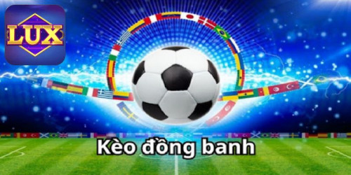 Keo dong banh la gi Meo choi bach phat bach trung cho newbie

Giải thích khái niệm kèo đồng banh là gì?
Trong cá độ bóng đá, kèo đồng banh còn được biết đến với nhiều gọi khác nhau như kèo 0 hoặc kèo hòa. Thực chất thì đây là một dạng biến thể của kèo châu Á được nhà cái đưa ra để người chơi có thêm sự lựa chọn. Trên bảng tỷ lệ kèo nhà cái, kèo này được ký hiệu là 0-0.

Hình thức đặt cược này sẽ xuất hiện khi 2 đội bóng đều có sự tương đồng về phong độ và lực lượng thi đấu. Trên thực tế, kèo này chỉ xuất hiện trong các trận chung kết của những giải đấu hàng đầu hiện nay như World Cup, UEFA Champions League hoặc Euro,…

Kèo đồng banh là một biến thể phát triển từ kèo châu Á
Kèo đồng banh là một biến thể phát triển từ kèo châu Á
Hướng dẫn cách đọc kèo đồng banh chính xác nhất
Kèo đồng banh với hệ số chấp là 0. Dưới đây là 3 trường hợp có thể xảy ra đối với hình thức đặt cược này:

Nếu đội cửa trên thắng đội cửa dưới với tỷ số bất kỳ: Người chơi đặt cược đội cửa trên thắng đủ tiền. 
Nếu đội cửa trên thua đội cửa dưới với tỷ số bất kỳ: Người chơi đặt cược đội cửa trên thua sạch tiền.
Nếu đội cửa trên và đội cửa dưới hòa: Người chơi đặt cược đội cửa trên hay đội cửa dưới sẽ được hoàn tiền.
Ví dụ về kèo đồng banh cho người mới dễ hiểu
Để hiểu rõ hơn về kèo cược đồng banh, anh em có thể tham khảo ví dụ sau:

Ví dụ về kèo chấp đồng banh trong cá độ bóng đá
Ví dụ về kèo chấp đồng banh trong cá độ bóng đá
Trong trận đấu giữa đội tuyển Qatar và Greece (Hy Lạp) xuất hiện kèo đồng banh với tỷ lệ cược của Qatar là 0.79, Grece là 0.92. Giả sử nếu người chơi đặt cược 100k vào 1 trong 2 đội thì có thể xảy ra các tình huống sau:

Nếu Qatar thắng Greece cách biệt từ 1 bàn trở lên như 1-0, 2-1, 3-2, 2-0,…: Người chơi đặt cược cho Qatar ăn đủ tiền là 100 x 0.79 = 79k (tính cả tiền gốc là 1790k). Ngược lại, đặt cược cho Greece sẽ thua sạch 100k.
Nếu Qatar thắng Greece cách biệt từ 1 bàn trở lên như 1-0, 2-1, 3-2, 2-0,…: Người chơi đặt cược cho Qatar thua sạch 100k. Ngược lại, đặt cược cho Greece ăn đủ tiền là 100 x 0.92 = 92k (tính cả tiền gốc là 192k). 
Nếu Qatar và Greece hòa: Đặt cược cho đội bóng nào cũng được hoàn lại số tiền cược ban đầu là 100k.
5 mẹo đánh kèo đồng banh dễ thắng 
Để tối ưu hiệu quả khi bắt kèo đồng banh, anh em cần áp dụng một số mẹo hay như sau:

Phân tích kỹ về phong độ của 2 đội bóng
Việc phân tích kỹ về phong độ thi đấu của 2 đội bóng sẽ giúp người chơi nâng cao cơ hội chiến thắng cao nhất. Qua đó, anh em có thể biết được đội nào thiên về lối đá tấn công hay đội nào có lợi thế về lối phòng ngự. Đây là những thông tin quan trọng, giúp quá trình dự đoán của người chơi trở nên chuẩn xác hơn.

Cân nhắc đặt cược cho đội chủ nhà
Khi chơi kèo cược đồng banh, anh em nên cân nhắc lựa chọn đội chủ nhà. Bởi trên thực tế, tỷ lệ chiến thắng của đội chủ nhà thường cao hơn rất nhiều so với đội khách nhờ họ có phong thái tự tin cùng lối chơi quen sân. Nếu trong trận đấu mà đội chủ nhà dẫn đầu 1 bàn thắng và đội khách chấp ¼ trái thì anh em nên cược cho đội chủ nhà với tỷ lệ cược là ¼.

Nên ưu tiên đầu tư vào đội chủ nhà
Nên ưu tiên đầu tư vào đội chủ nhà
Tham khảo kỹ những biến động tỷ lệ cược
Khi bắt kèo chấp đồng banh, người chơi nên cẩn thận với những biến động của tỷ lệ cược. Trên thực tế đã có nhiều trường hợp nhà cái thường xuyên thay đổi tỷ lệ cược và lừa đảo người chơi. 

Tốt nhất là trước 2 – 3 ngày khi trận đấu diễn ra, anh em hãy kiểm tra tỷ lệ cược mà trang web cá độ bóng đá đưa ra. Người chơi có thể ghi chú hoặc chụp ảnh để làm bằng chứng. Việc này sẽ giúp nhà cái không thể phủ nhận trước những sự thay đổi.

Thu thập thông tin từ các diễn đàn cá cược 
Thêm một mẹo hay dành cho anh em khi tham gia bắt kèo đồng banh đó là tham gia các diễn đàn cá độ. Tại đây có rất nhiều các cao thủ dày dặn kinh nghiệm, tân thủ có thể học hỏi và cập nhật thông tin của các trận đấu sắp diễn ra. Bằng cách học hỏi, tích lũy kinh nghiệm của người chơi trước, anh em sẽ có khả năng dự đoán và đưa ra quyết định chuẩn hơn.

Đừng đặt cược sớm
Anh em hãy xem xét trận đấu trong khoảng 15-20 phút để nắm bắt được tình hình thi đấu của 2 đội bóng trên sân như thế nào? Việc đặt cược sớm có thể người chơi sẽ không hiểu rõ về diễn biến trên sân nên dẫn đến thua cược. Ngoài ra, anh em cũng không nên đặt cược trong những giây phút cuối cùng sát giờ bước vào trận đấu.

Không đặt cược sớm để tránh thua kèo
Không đặt cược sớm để tránh thua kèo
Kết luận
Hy vọng bài viết trên của Lux 39 đã giúp anh em hiểu rõ hơn về kèo đồng banh cùng cách đọc và mẹo chơi hiệu quả nhất. Tỷ lệ cược này sẽ không quá khó đối với các tân thủ. Anh em chỉ cần phân tích cẩn thận và kỹ lưỡng, thu thập thêm nhiều thông tin liên quan về 2 đội bóng thì chắc chắn tỷ lệ thắng rất cao.

Xem thêm:https://gifyu.com/image/SPIIA

Nguồn: https://lux39.net/keo-dong-banh/
#lux39 #lux_39 #đăng_ký_lux39 #gamebaidoithuonglux39 #casinolux39