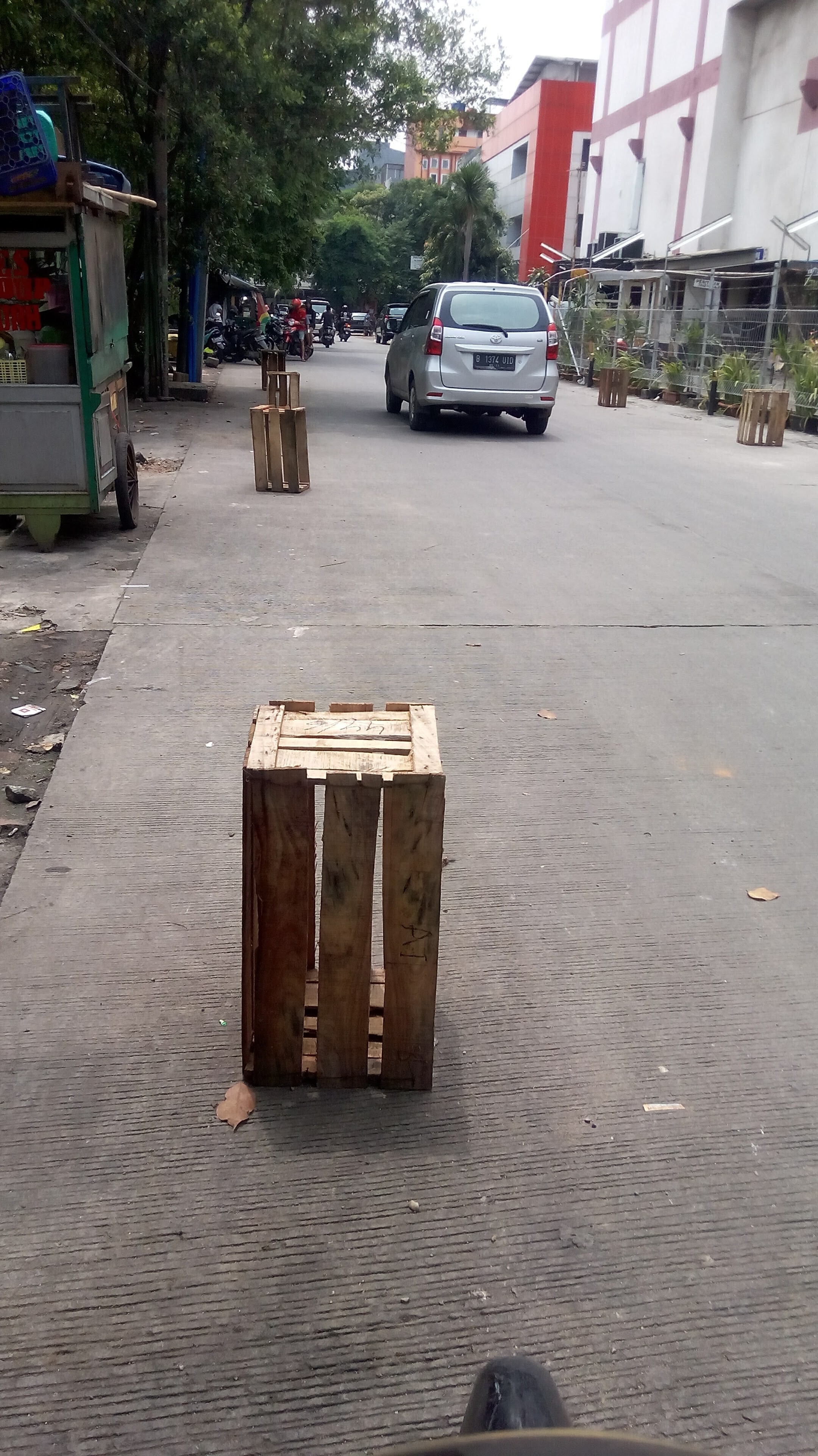 penghalang parkir box kayu