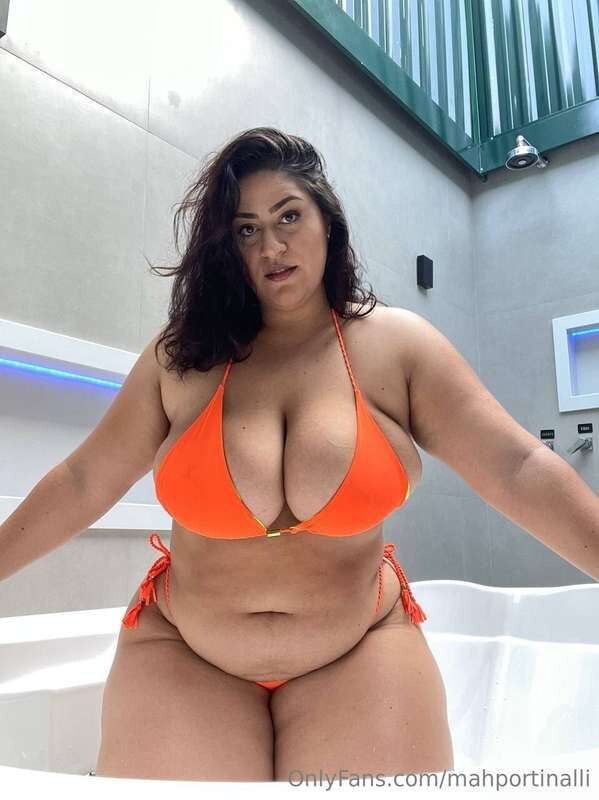 Marcela Portinalli / mahportinalli Mega and More (32 GB)