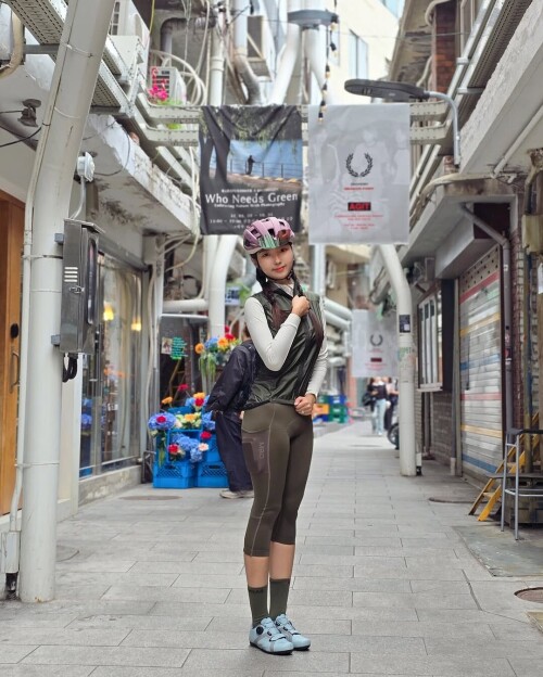 asian847j exploring downtown Seoul@yeah road