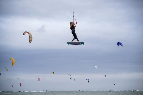 SURfing471h @gal lavi kite @windrose.kite Kite's trip to Vietnam with the number 1 school in Israel