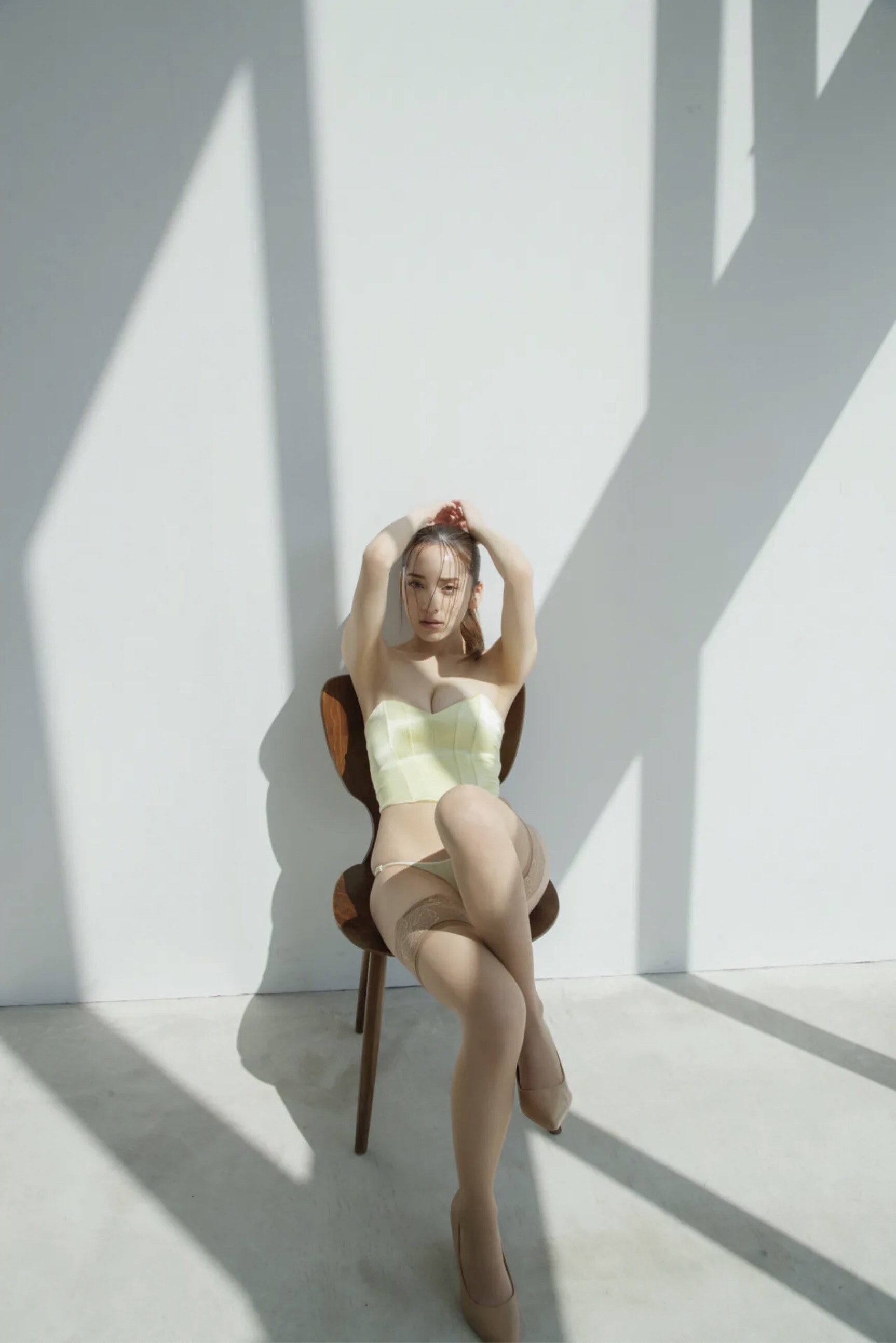 토마루 사야카(都丸紗也華, とまる さやか) - 프라이데이 디지털 포토북 사진집 2023