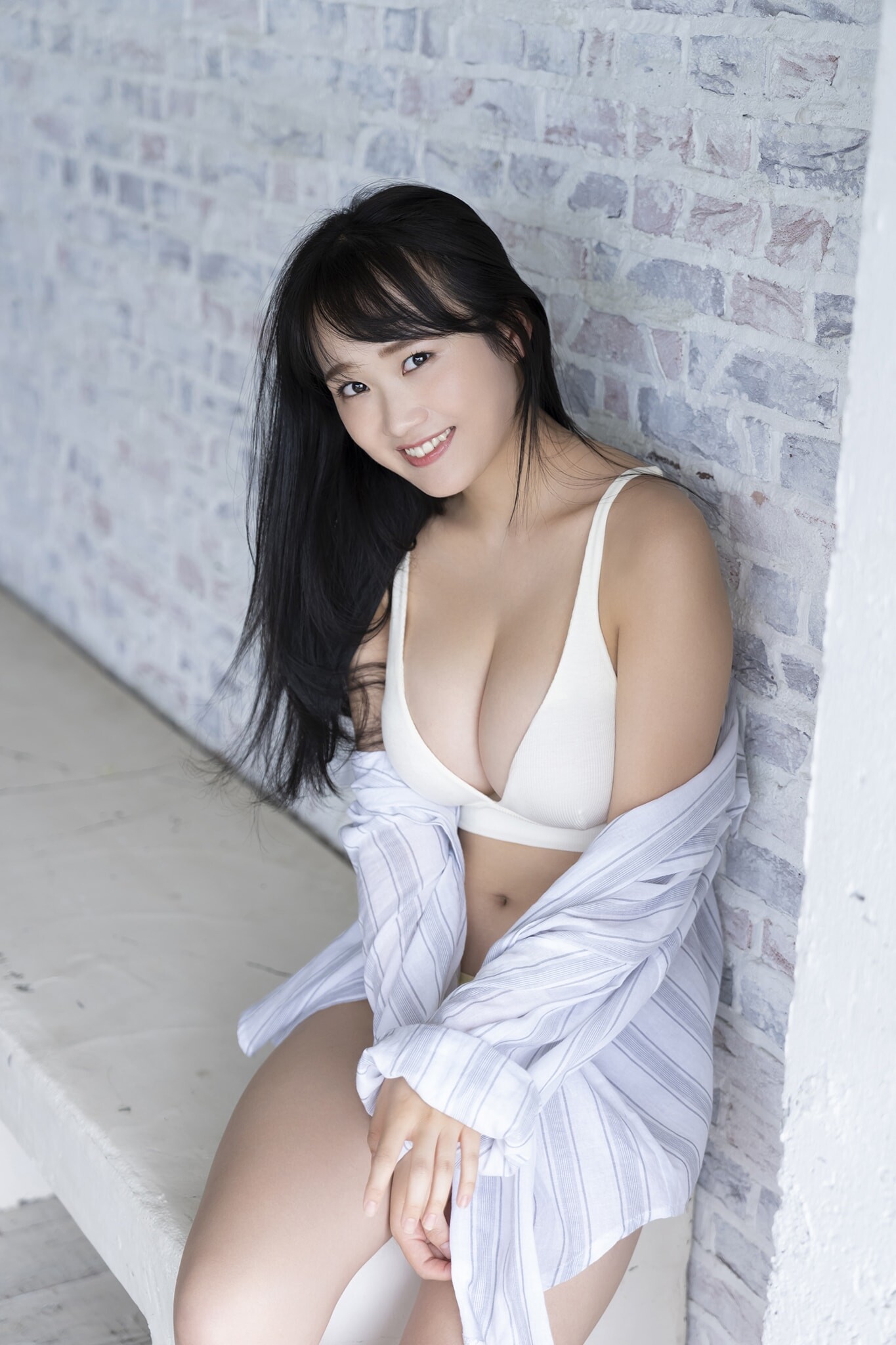 오쿠무라 리호(奥村梨穂, おくむら りほ) - 프라이데이 디지털 포토북 사진집 2024